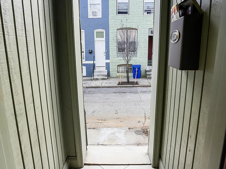 W Fairmount Ave — Photo 9