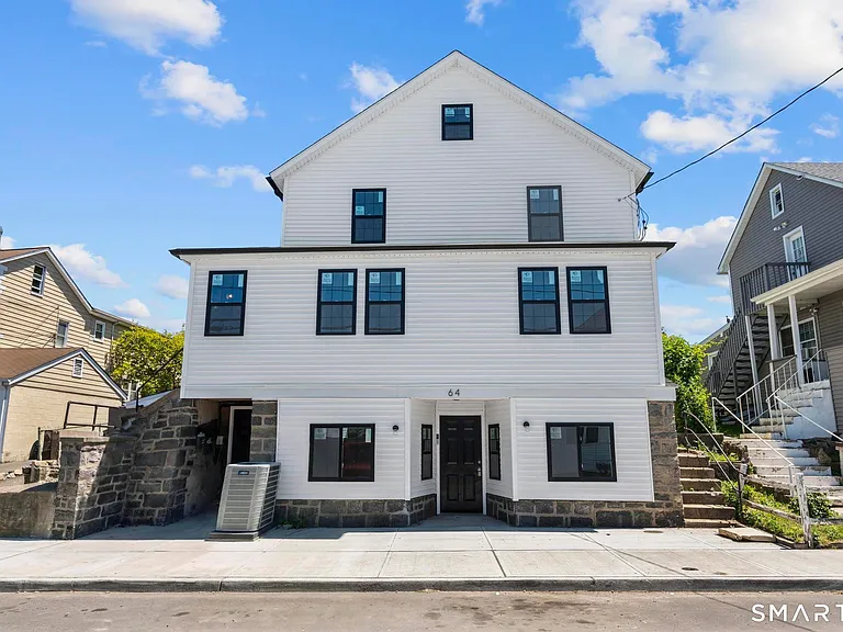 64 Soundview Ave #1 — Photo 1