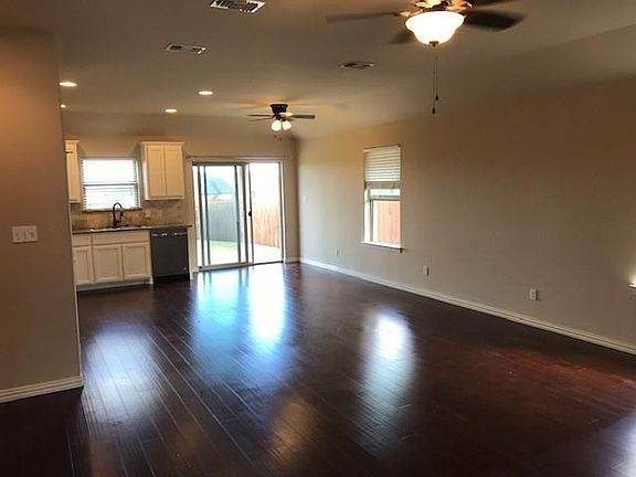 4th image of 2407 Shady Oaks Ln