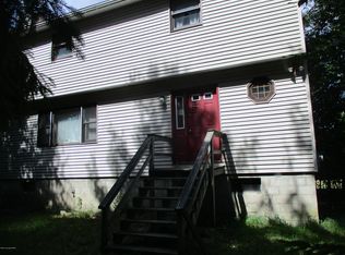 331 Country Place Dr, Tobyhanna, PA