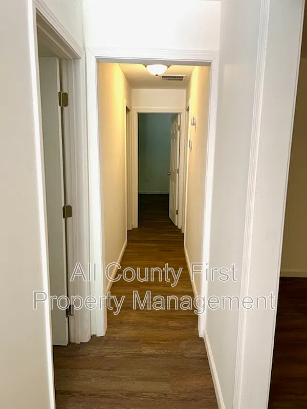 2 bed, 1.0 bath, $1,100 — Photo 4
