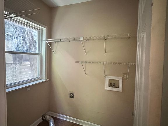 5th image of 324 Village St APT A