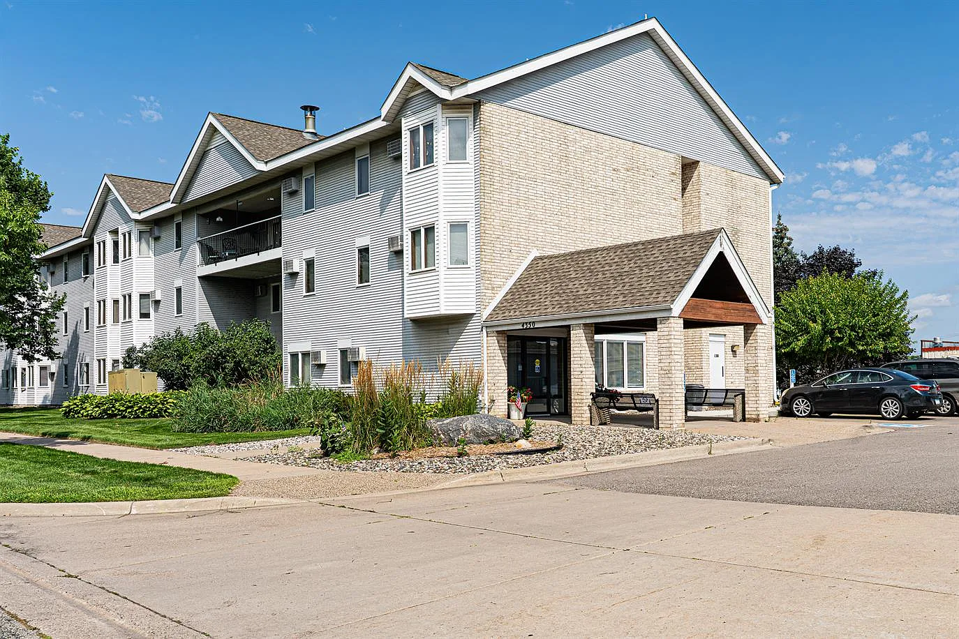 Lynn Court — Photo 1