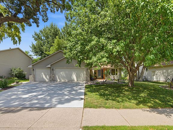 2nd image of 5604 Lone Oak Dr