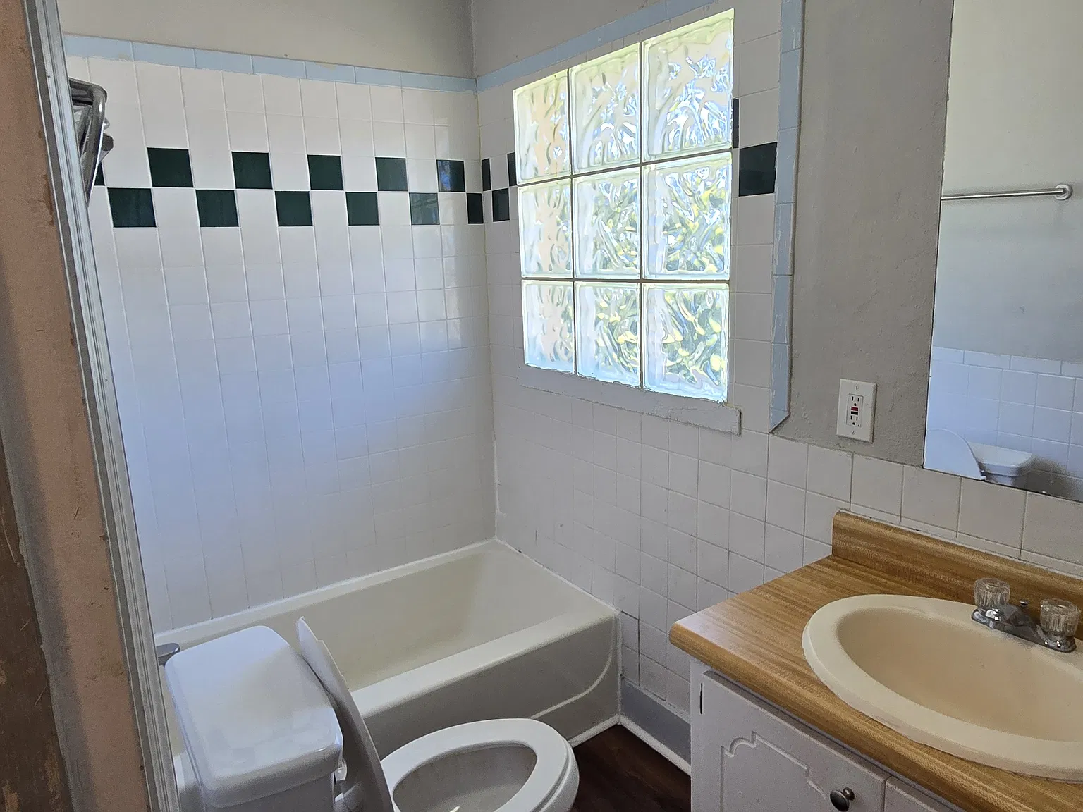 2 bed, 800 sqft, $800 — Photo 2