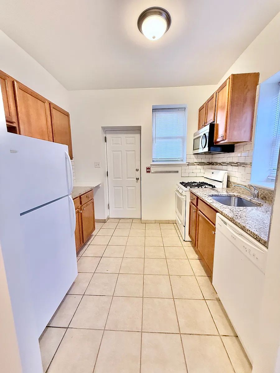 Building Photo - 2 S 46th St #3A