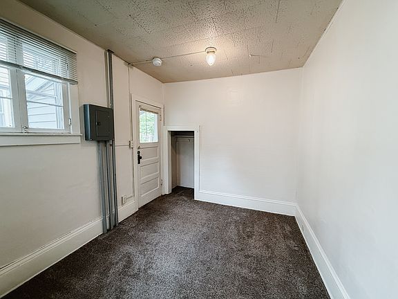 4th image of 1012 1st Ave #4