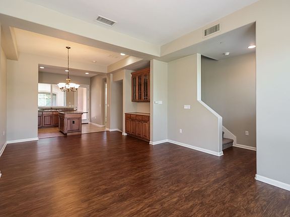 3rd image of 1845 Morse Ave APT 204