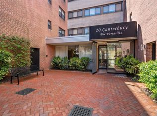 20 Canterbury Rd APT 2B, Great Neck, NY 11021
