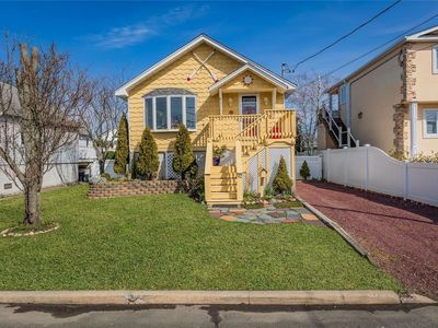 92 Shore Road, Lindenhurst, NY, 11757