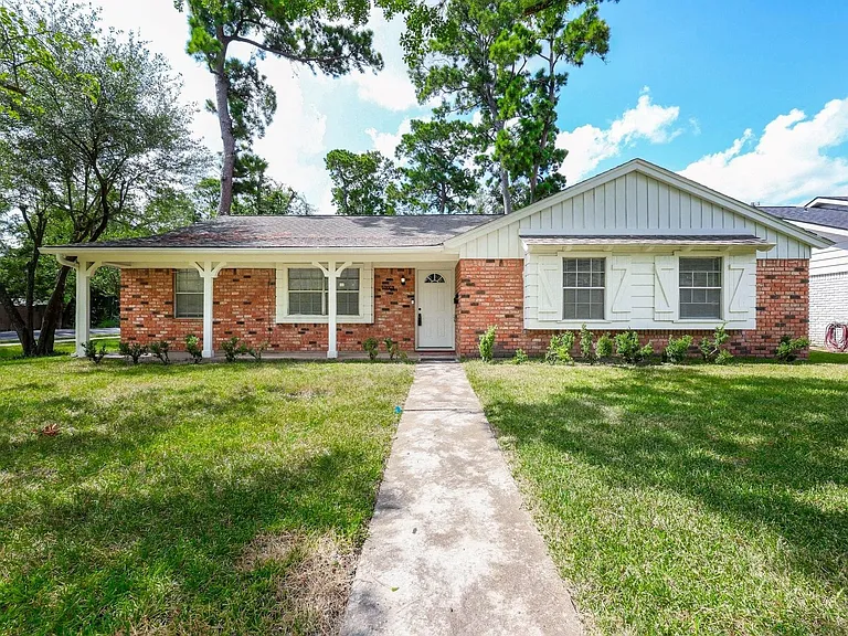 10003 Warwana Rd — Photo 1