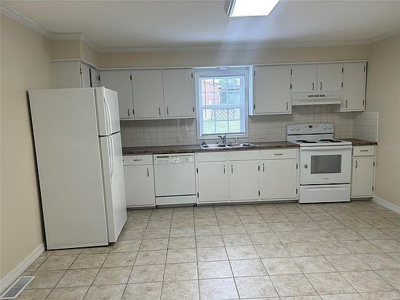 3rd image of 2313 Perkins Dr