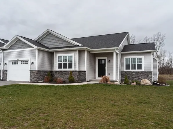 5119 Red Oak Ln, Batavia, NY 14020