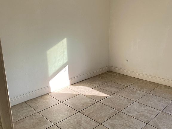 5th image of 819 W Embercrest Dr