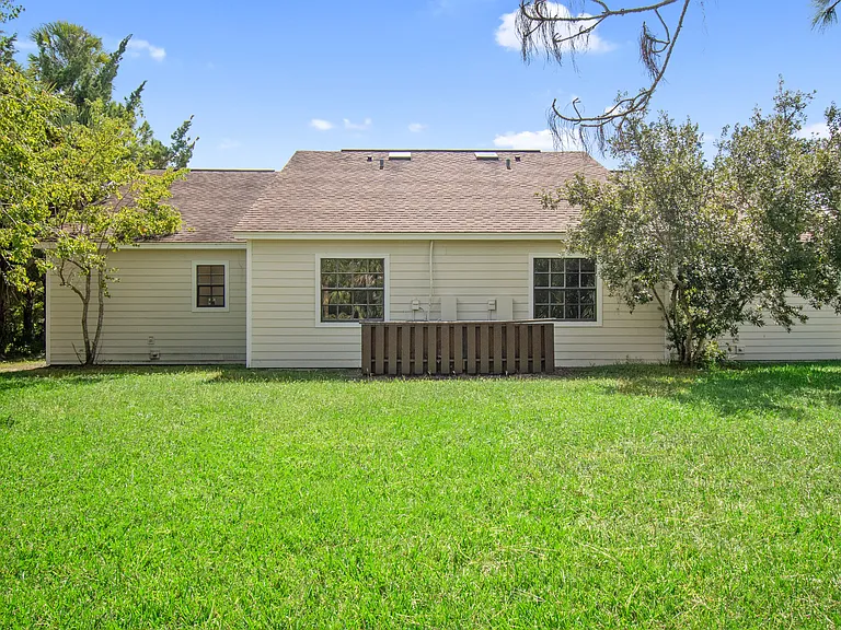 100B Coral Reef Ct N — Photo 24