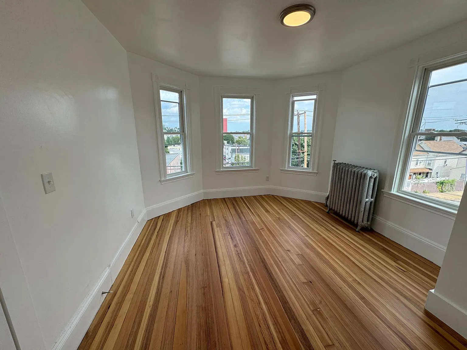 4 bed, 1200 sqft, $3,600 — Photo 2
