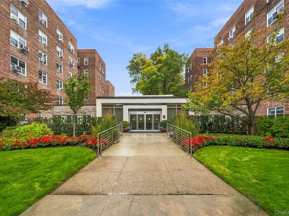 112-20 72ND Drive APT D25, Forest Hills, NY 11375