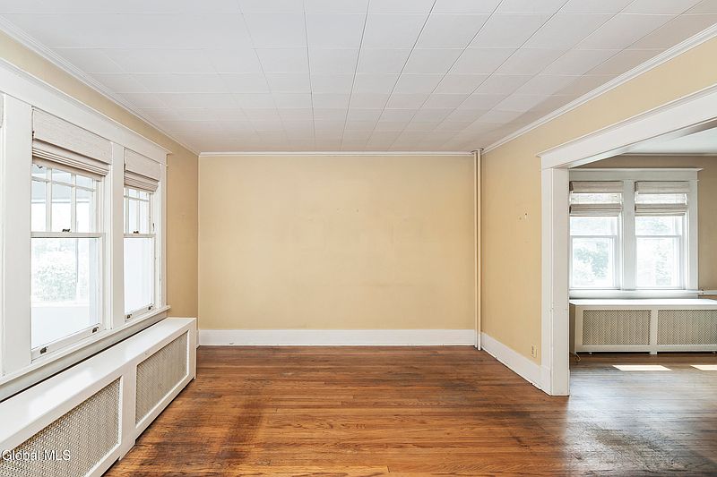 5th image of 21 Forest Avenue