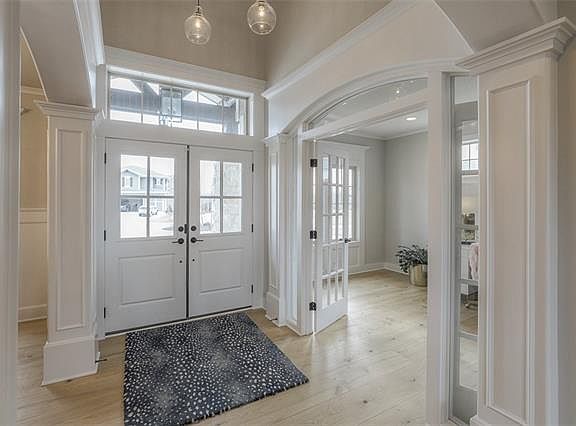 4th image of 16640 King St