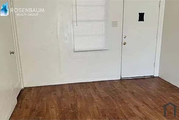 1701 N Village Dr — Photo 4
