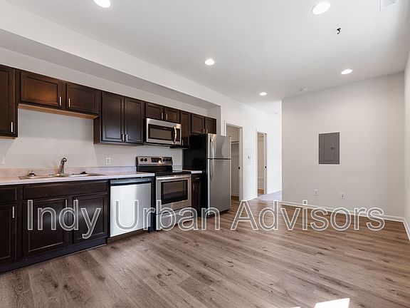2nd image of 1306 Woodlawn Ave #1D