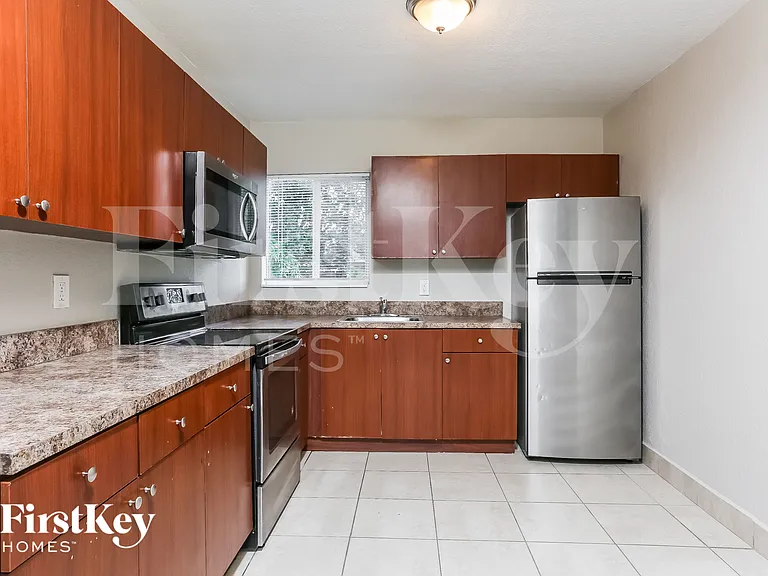 2441 NW 182nd Ter — Photo 7