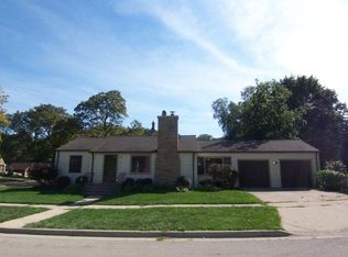 903 High St, Elgin, IL 60123