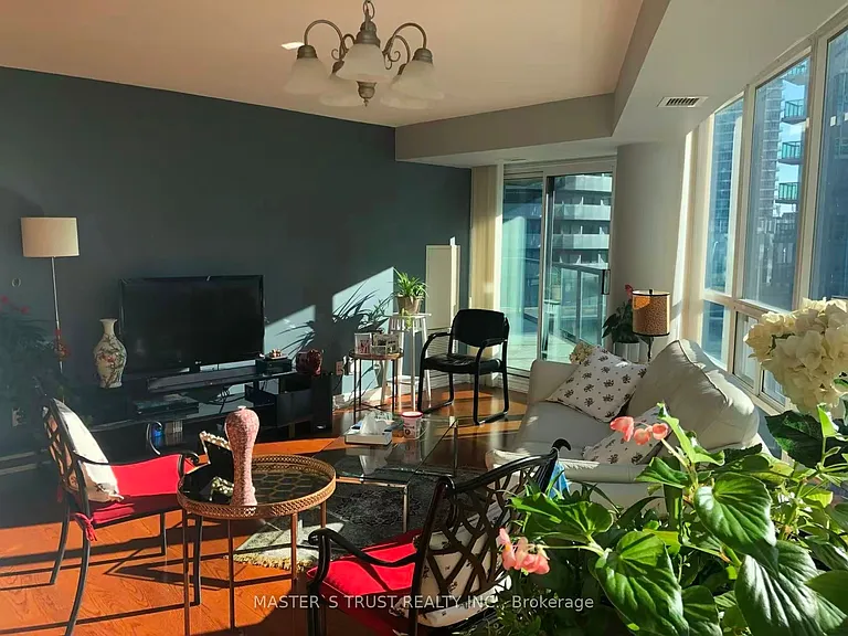 30 Grand Trunk Cres #711 — Photo 4