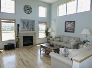 833 Alysheba Rd, Shakopee, MN 55379