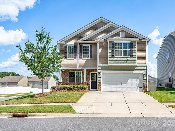 3rd image of 147 Kingsway Dr