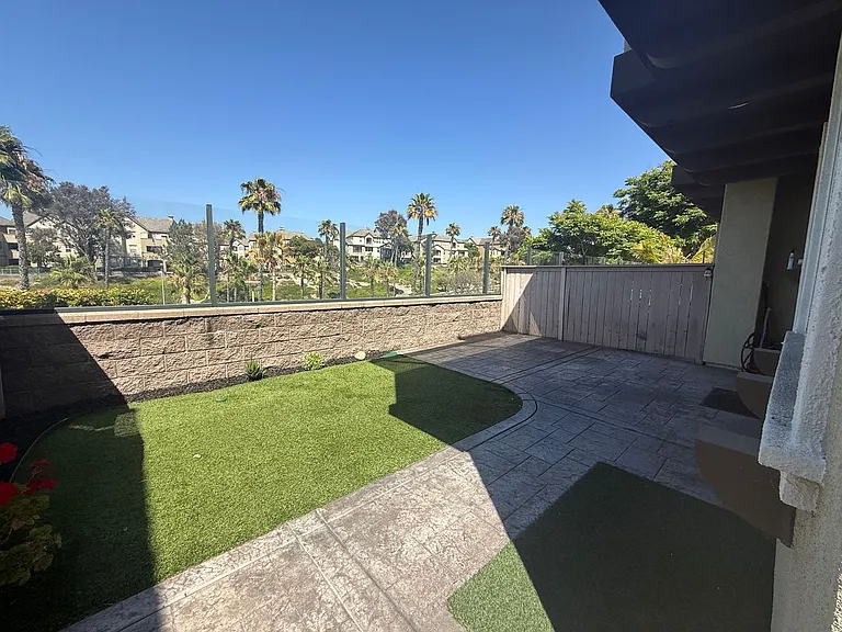 1357 Burgundy Dr — Photo 3