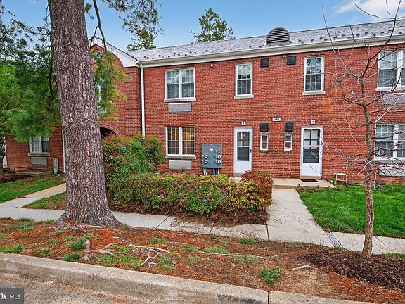 2nd image of 201 E Glebe Rd APT D