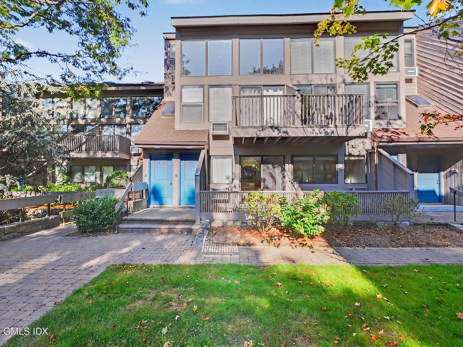 1 bed, 1.0 bath, 728 sqft, $3,200 — Photo 1