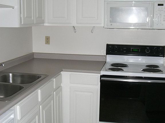 Cambria Townhomes in East Lansing (2)