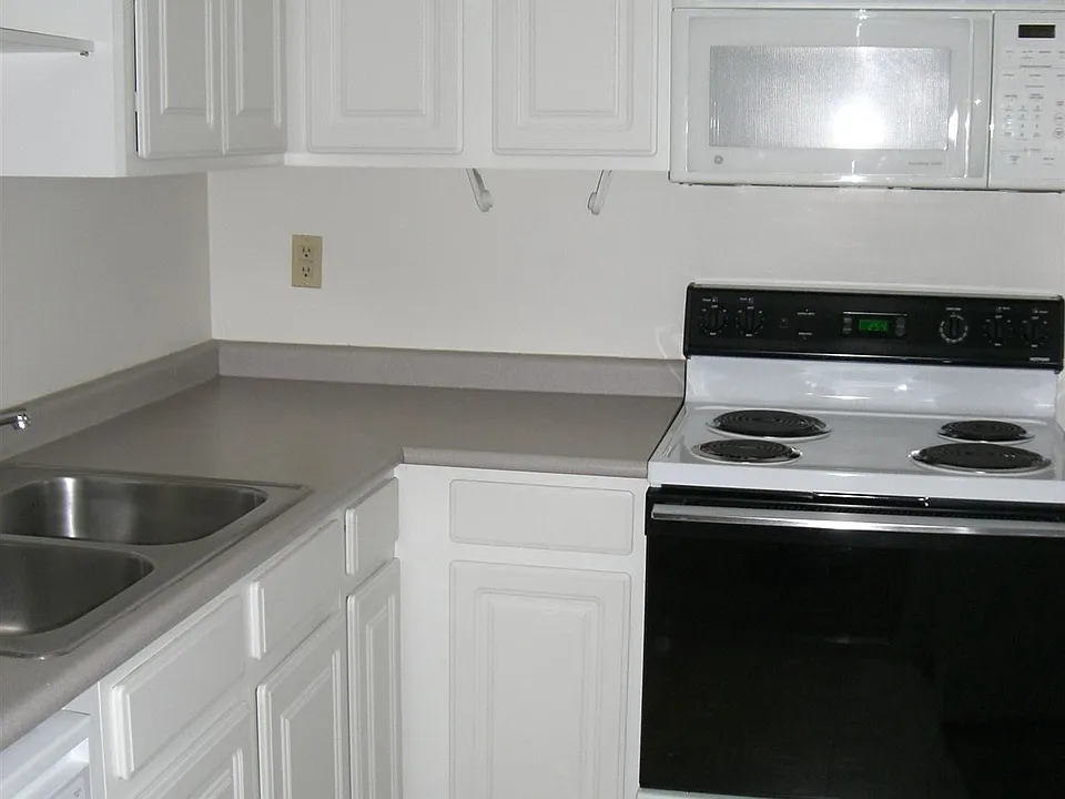 Cambria Townhomes in East Lansing (2)