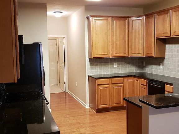 5th image of 832 Ellis Park Dr