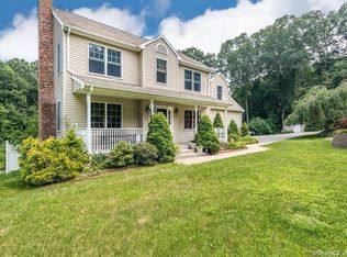 20 Poppy Ln, East Lyme, CT 06333