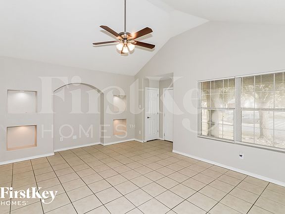 3rd image of 18706 Driftwood Springs Dr