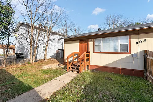905 Parmer Ave Photo 1