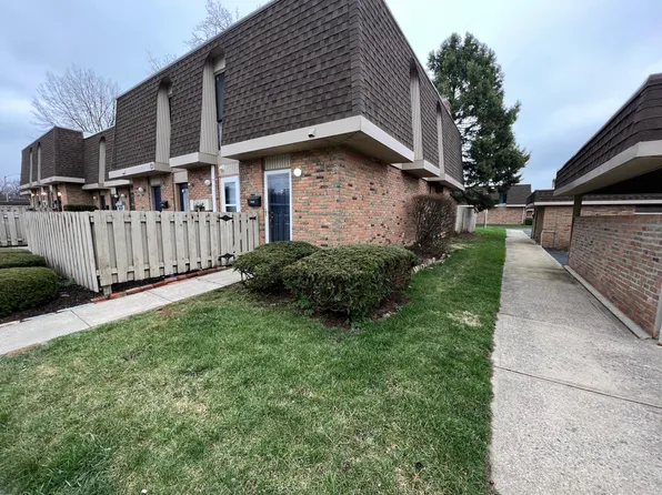 7416 Country Brook Dr, Indianapolis, IN 46260