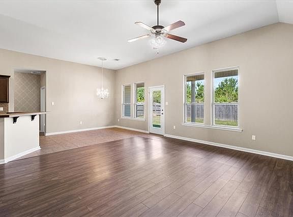 4th image of 41843 Snowball Cir