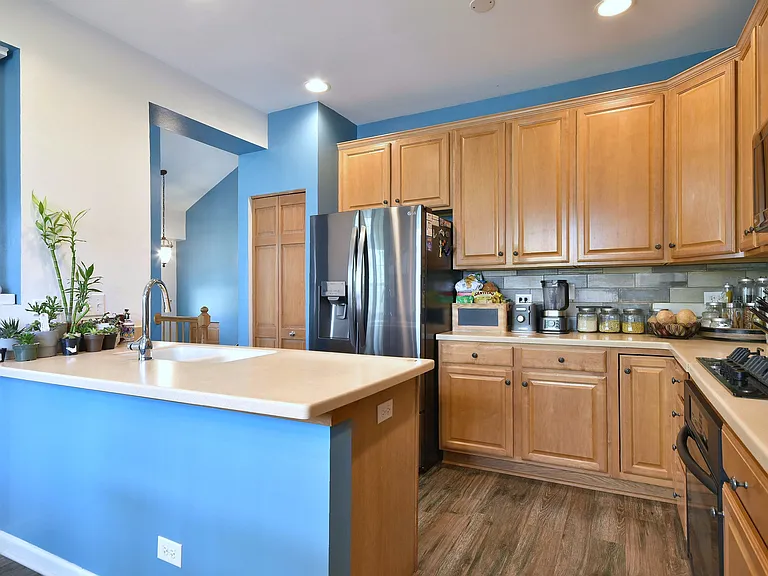 5600 Cloverdale Rd — Photo 10
