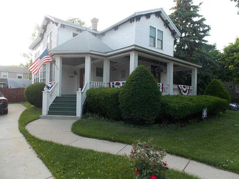526 Bonnie Brae Pl — Photo 1