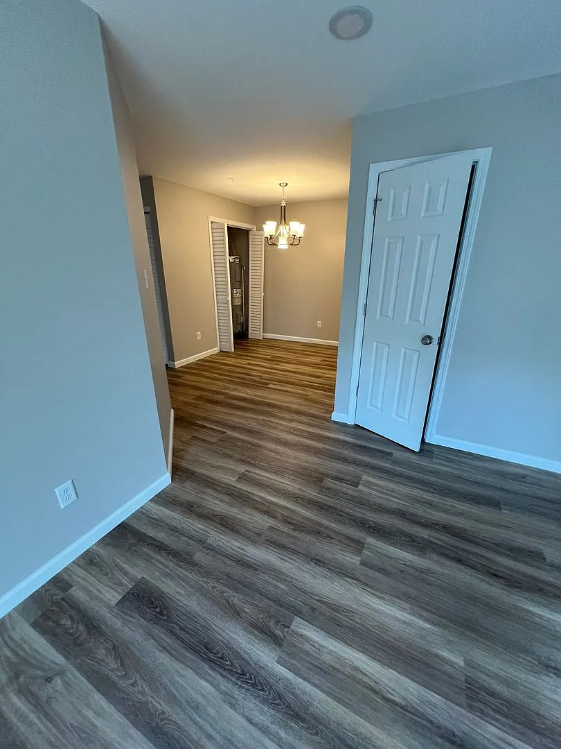 3-Bedroom, 2-Bathroom Apartment on Bloomington's Eastside — Photo 4