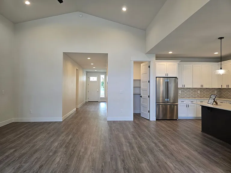 8717 33rd St E — Photo 14
