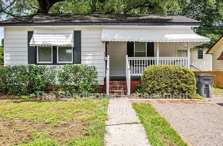 2319 Kent Ave — Photo 1