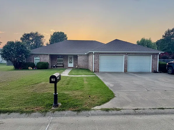 913 Sutton Pl, Kennett, MO 63857