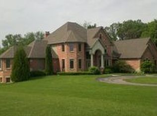 3307 Red Barn Rd, Crystal Lake, IL 60012