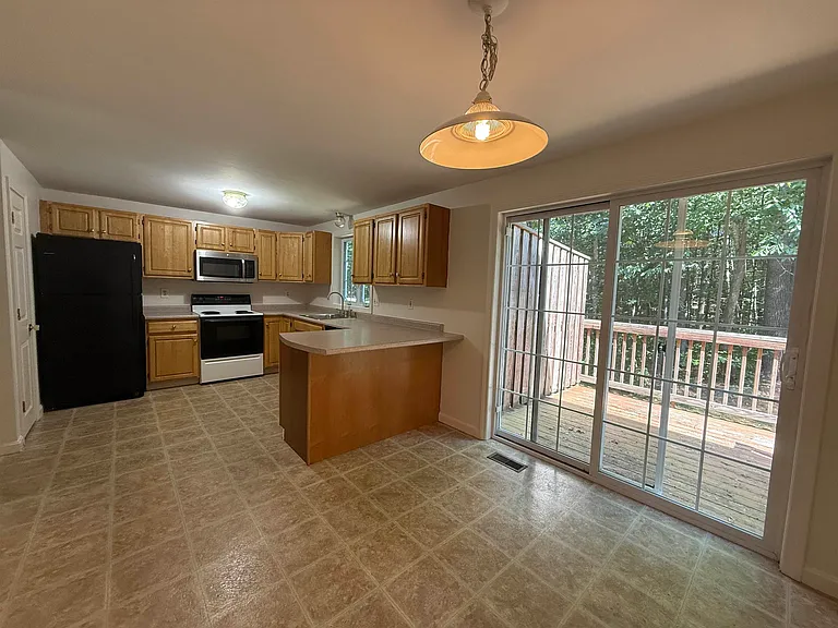 144 Main St #3 — Photo 7