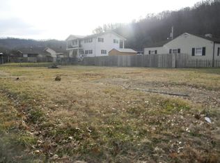 512 8th St, Paintsville, KY 41240